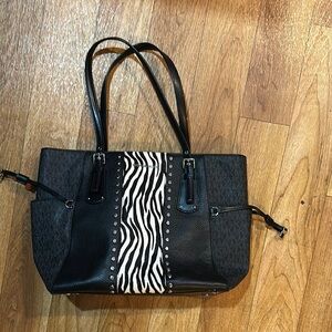 EUC Michael Kors Voyager Black and White Zebra Print Women's Bag / Tote